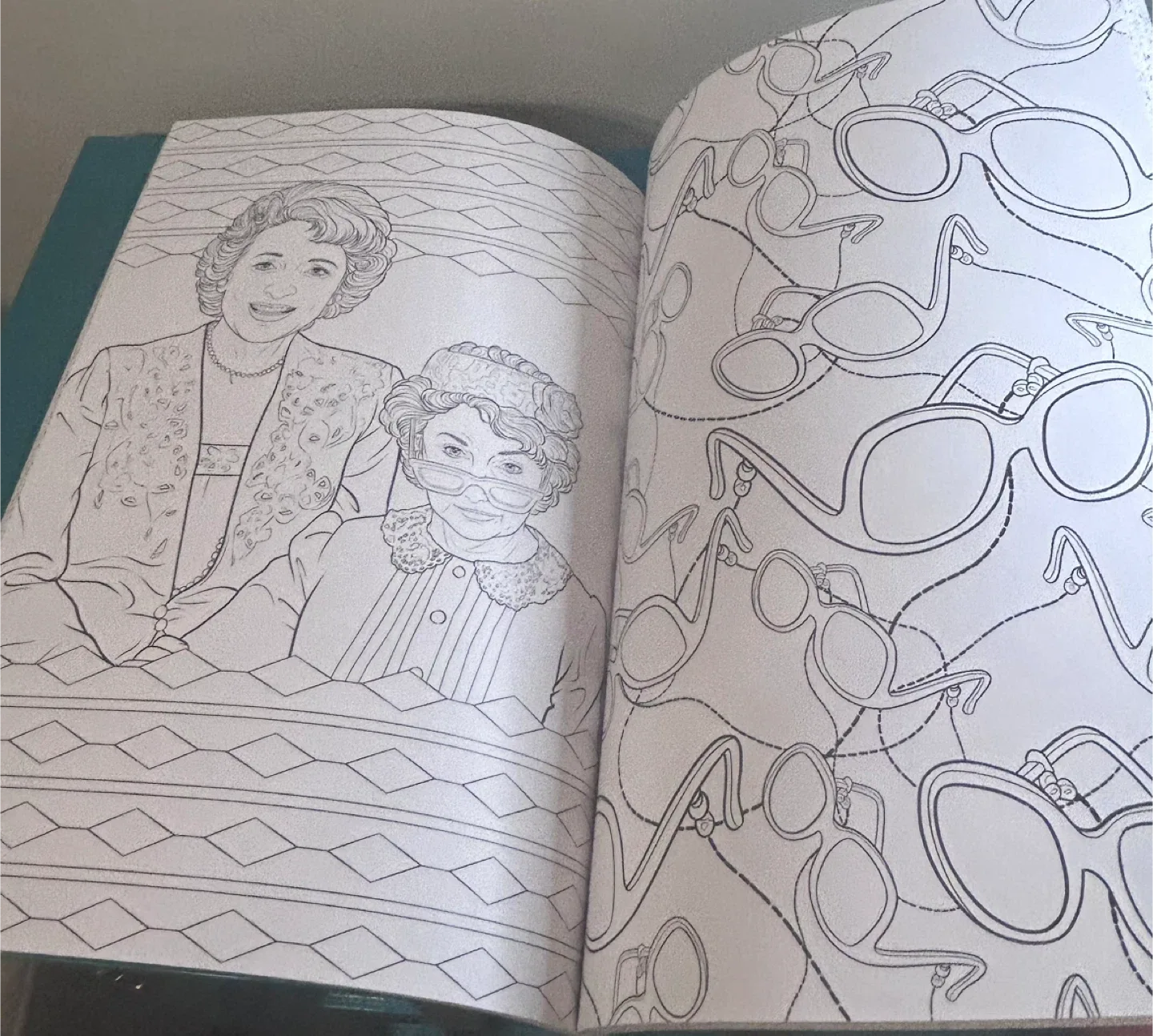 💛 Golden Girls Gift Bundle - includes 4 items image indicator(6)