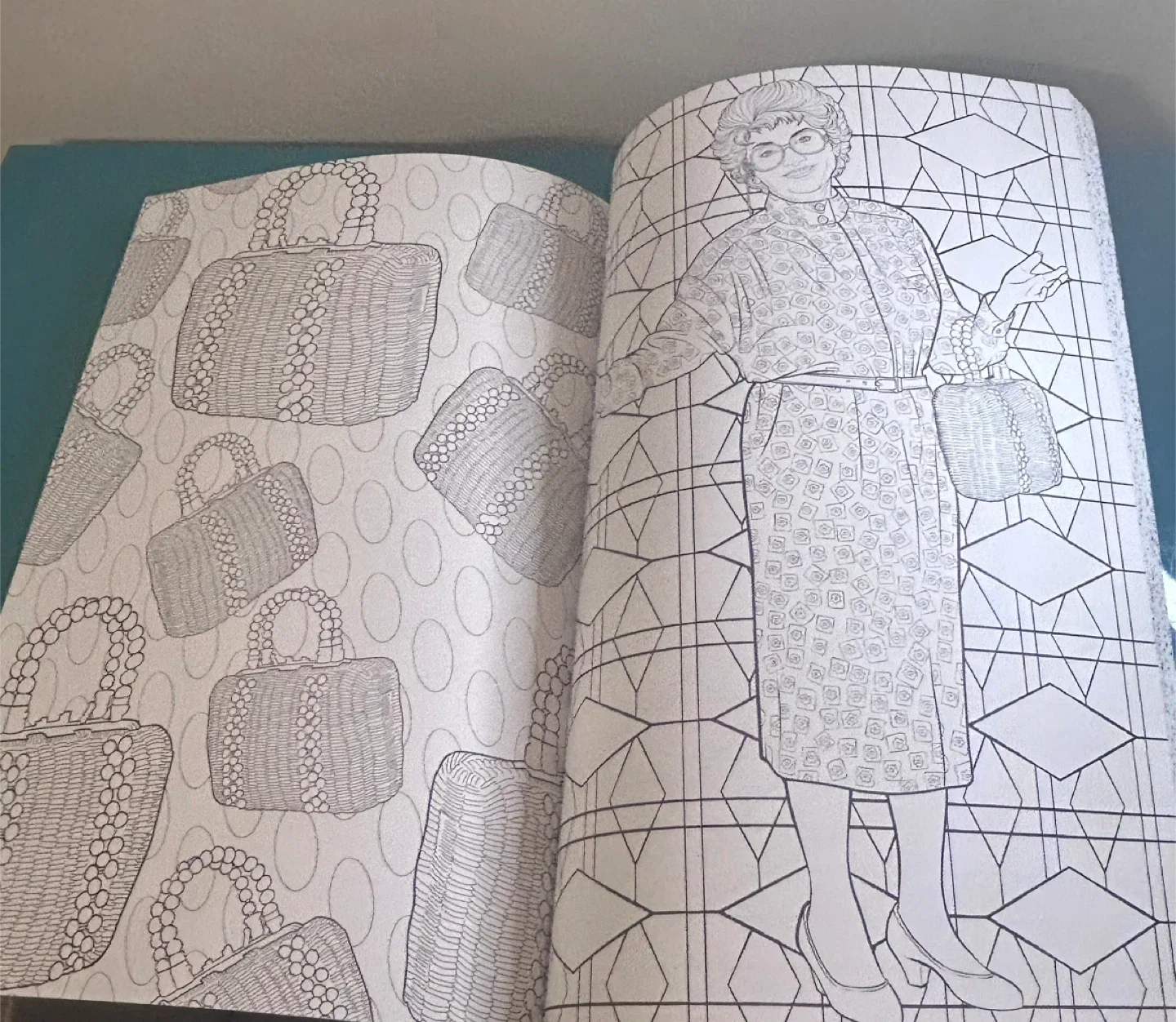 💛 Golden Girls Gift Bundle - includes 4 items image indicator(8)