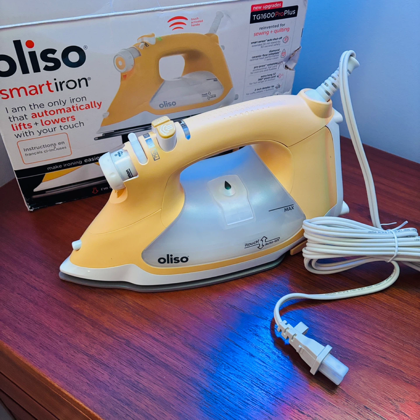 *New* $305 Oliso Smart Iron TG1600 ProPlus