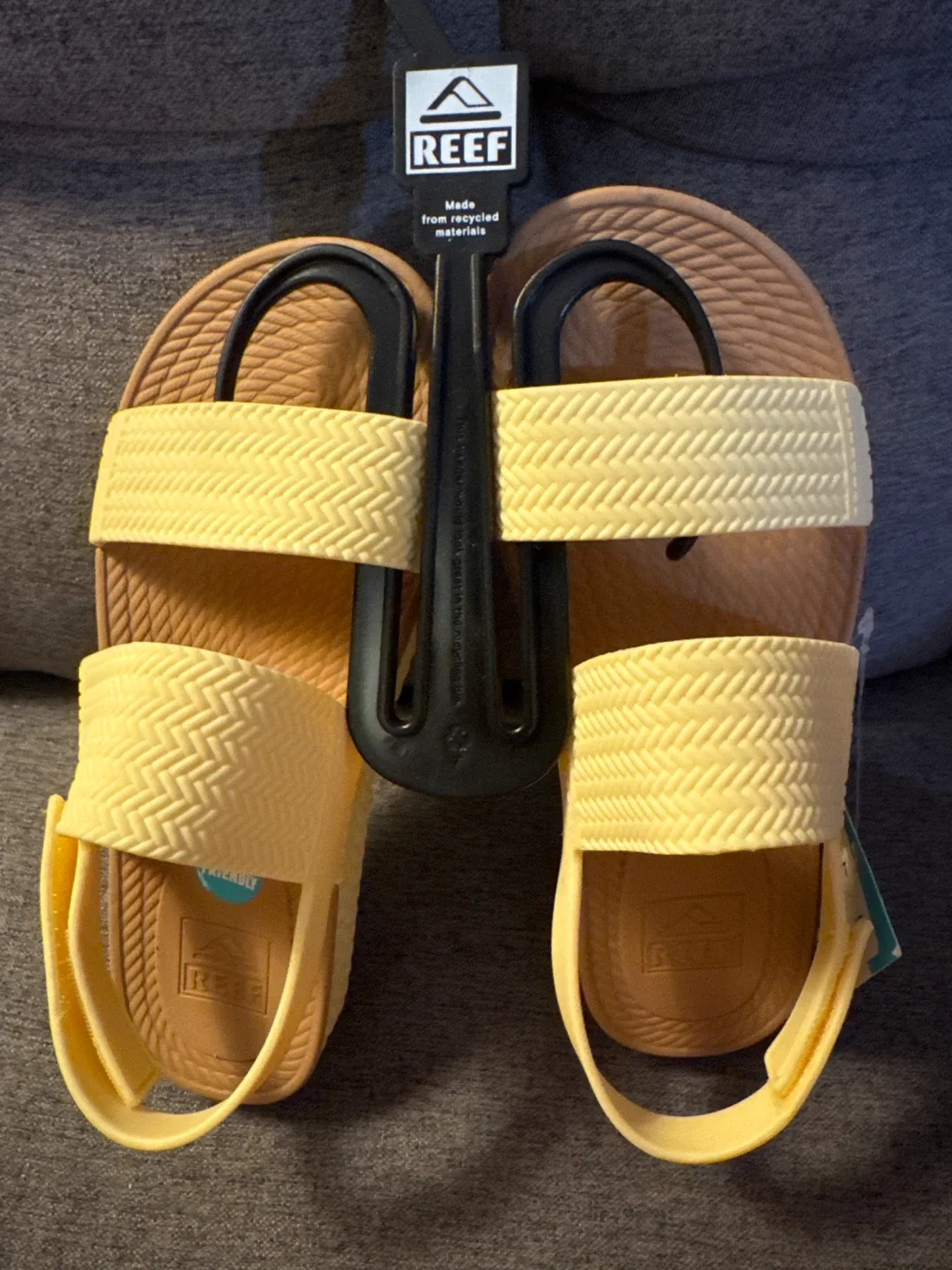 Reef Water Vista Pale Banana Sandals - Size 7