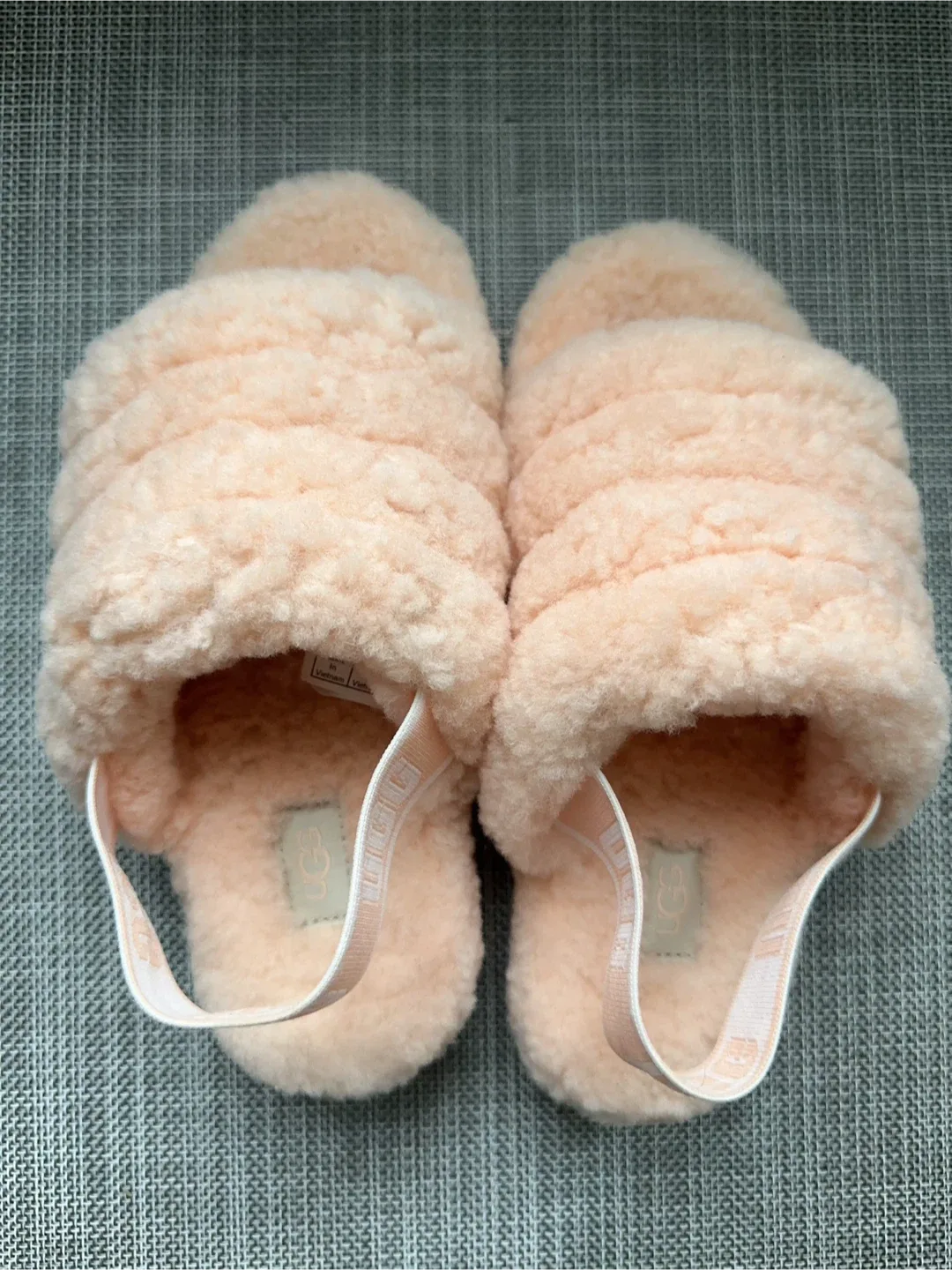 UGG Fluff Yeah Slides - Size 6 - Peach Bliss