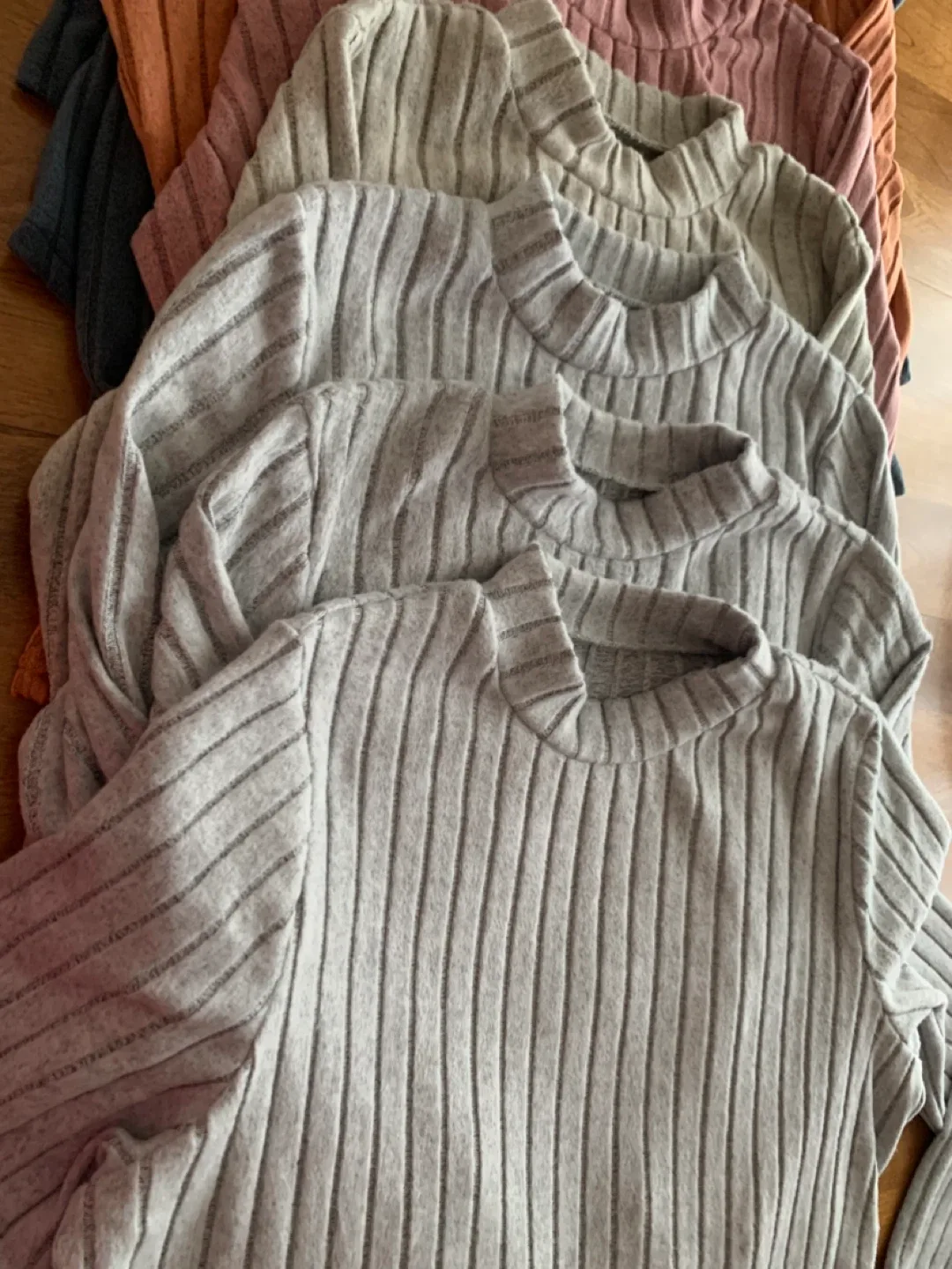 Women’s Crew Neck Tops image indicator(4)