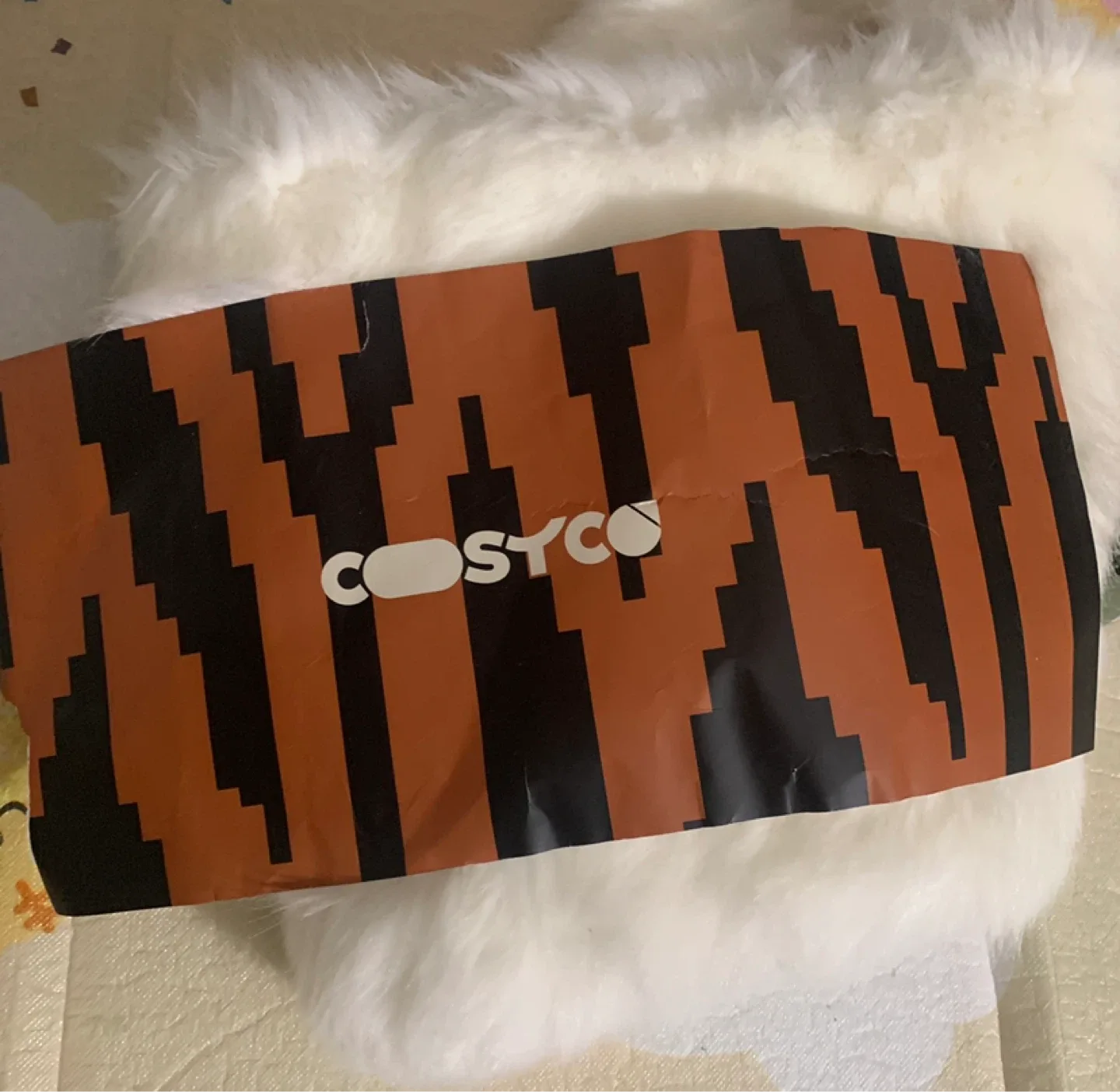 Cosyco White Faux Fur Rug (1.9 x 2.5 ft)