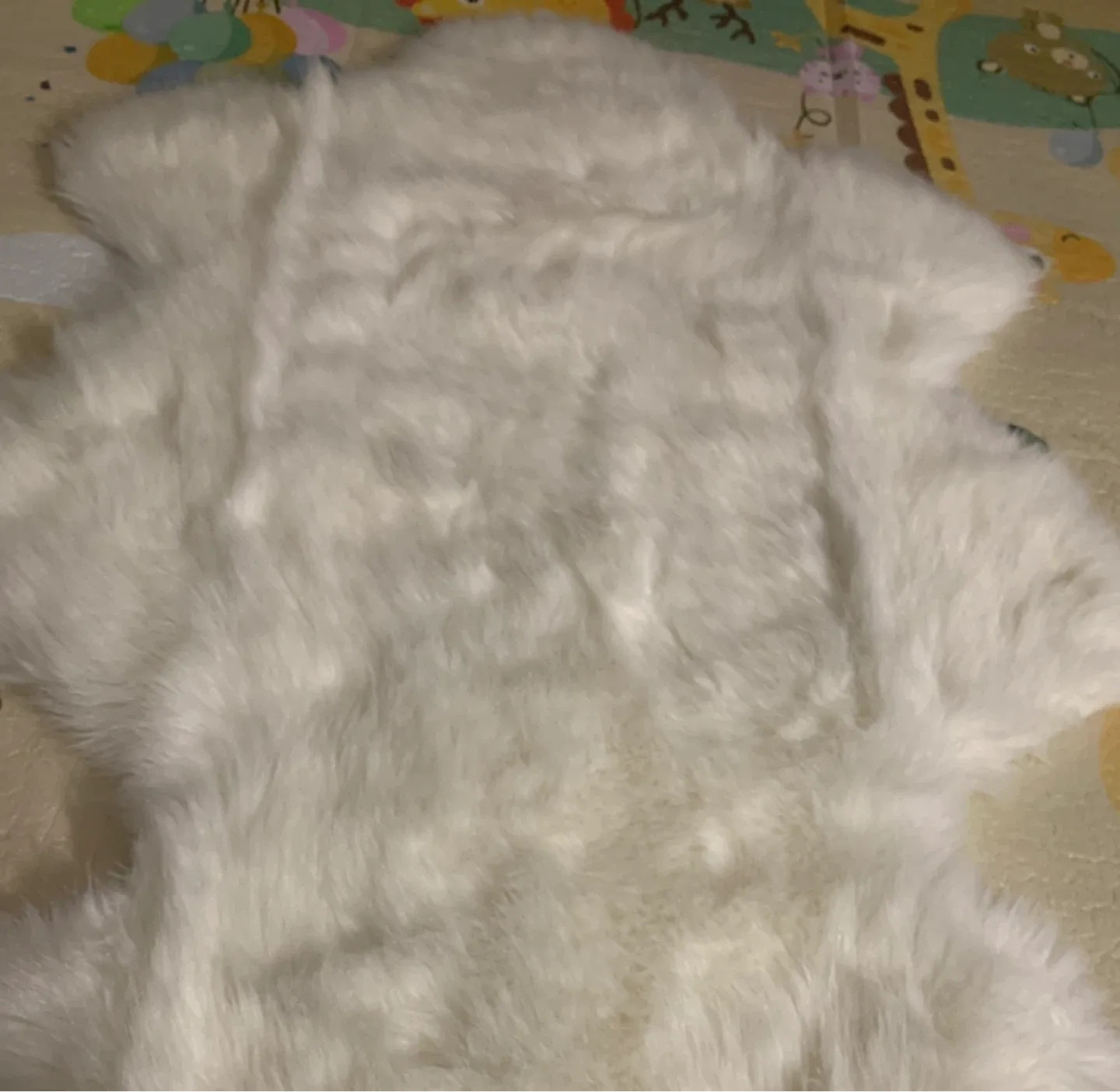 Cosyco White Faux Fur Rug (1.9 x 2.5 ft) image indicator(2)
