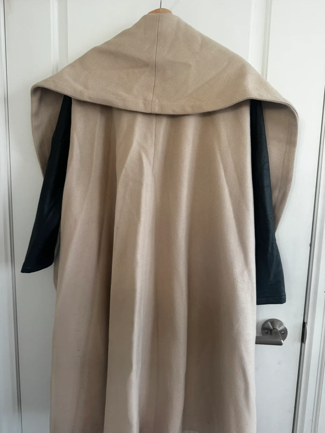 Beige Cape Coat - Great Condition! image indicator(2)