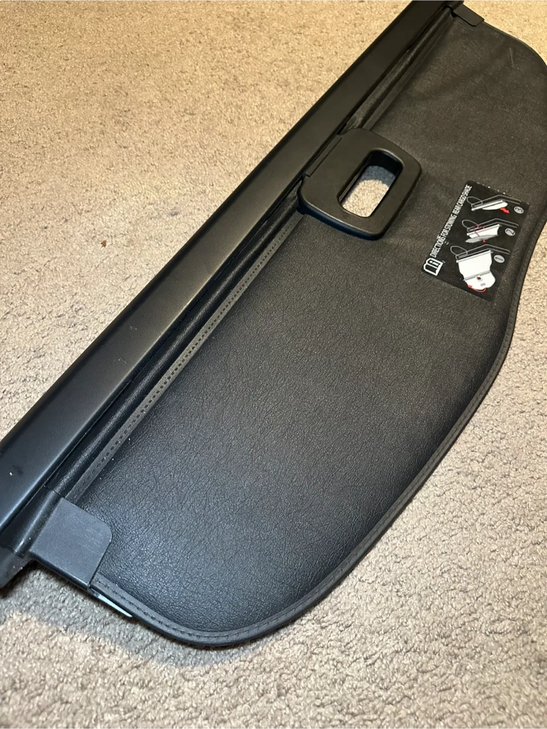 2014-2018 Jeep Cherokee Cargo Cover image indicator(2)