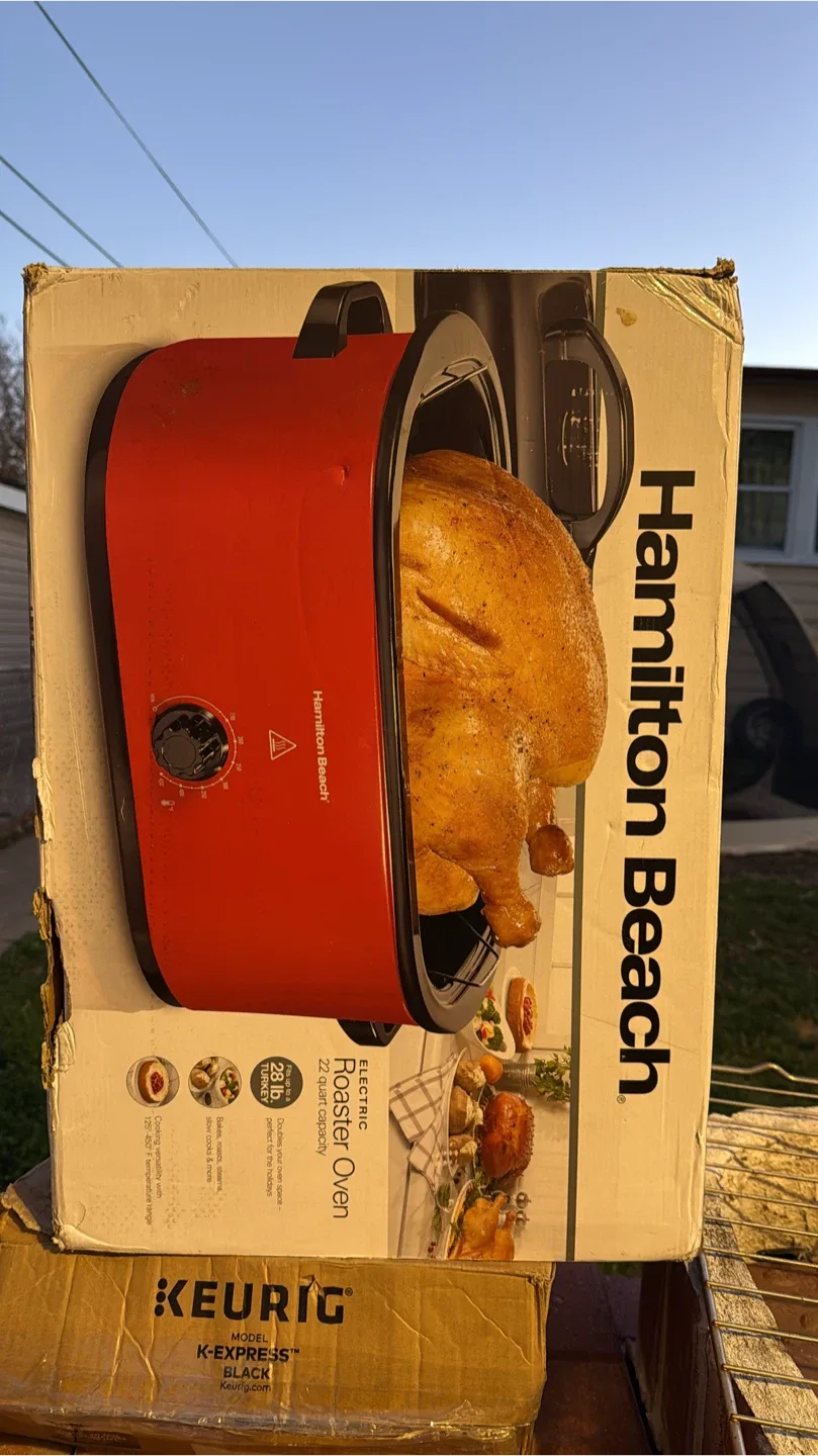 Hamilton Beach Electric Roaster Oven - Red 22QT