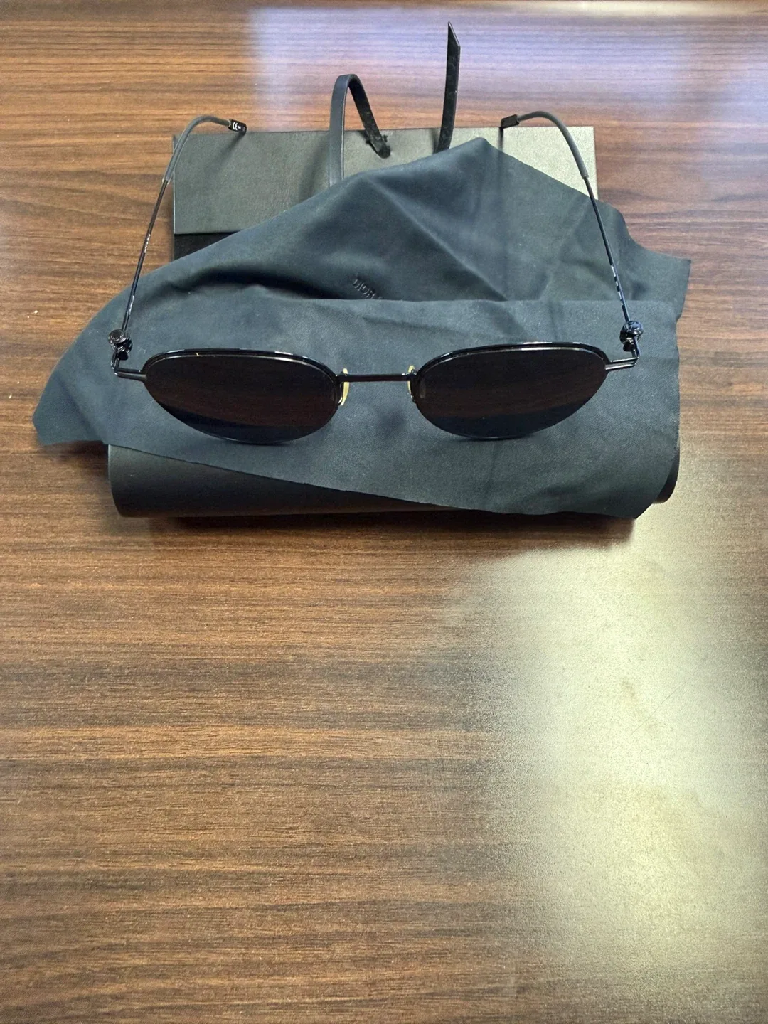 Montblanc MB0002S-001 Luxury Sunglasses – Italian Made image indicator(3)