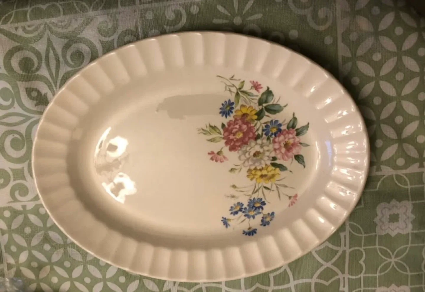 Garage sale - glassware, decorative plates, china image indicator(2)