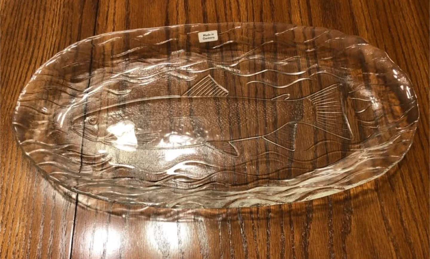 Garage sale - glassware, decorative plates, china image indicator(8)