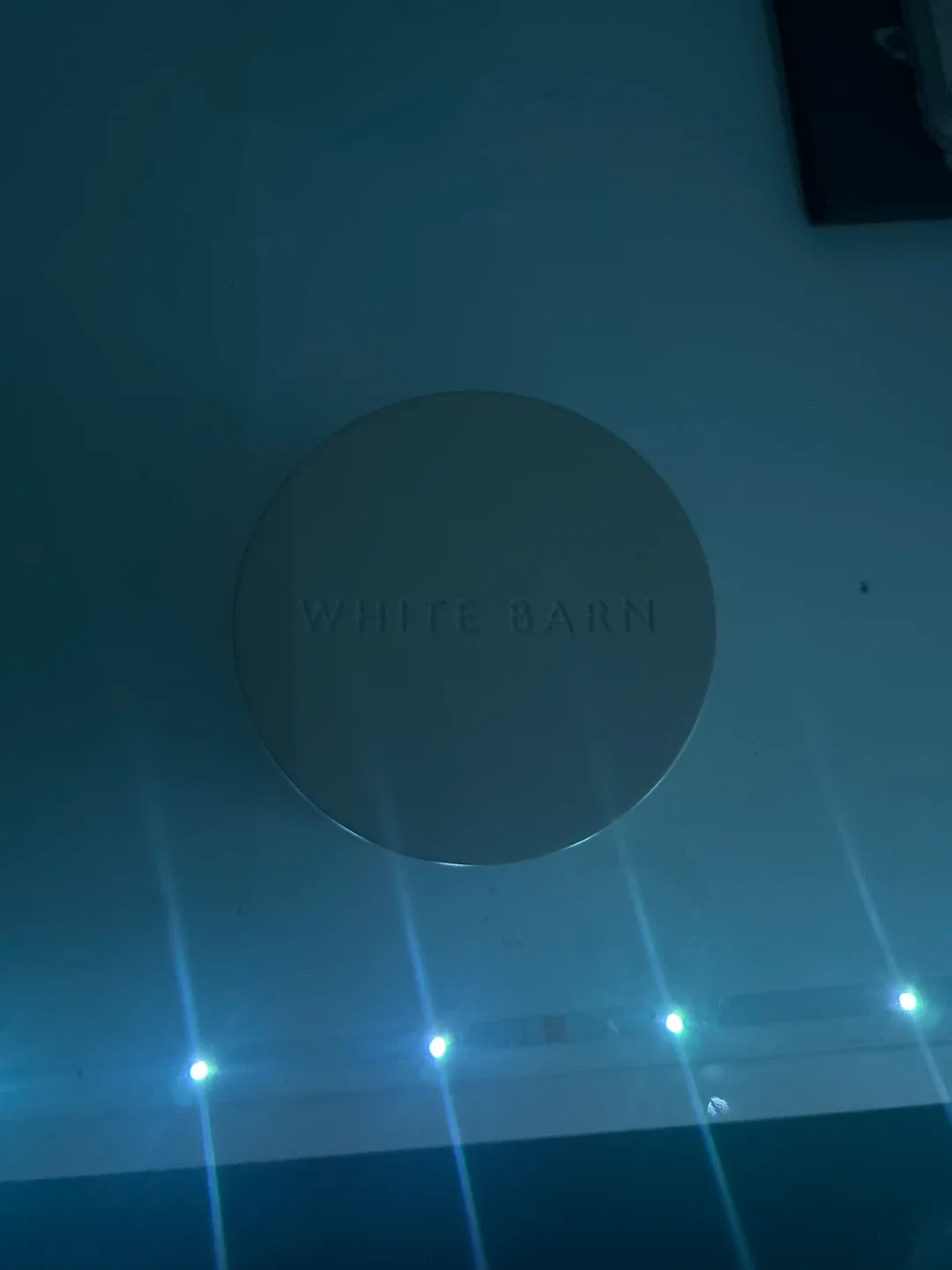 White Barn Cinnamon Spiced Vanilla Candle image indicator(3)