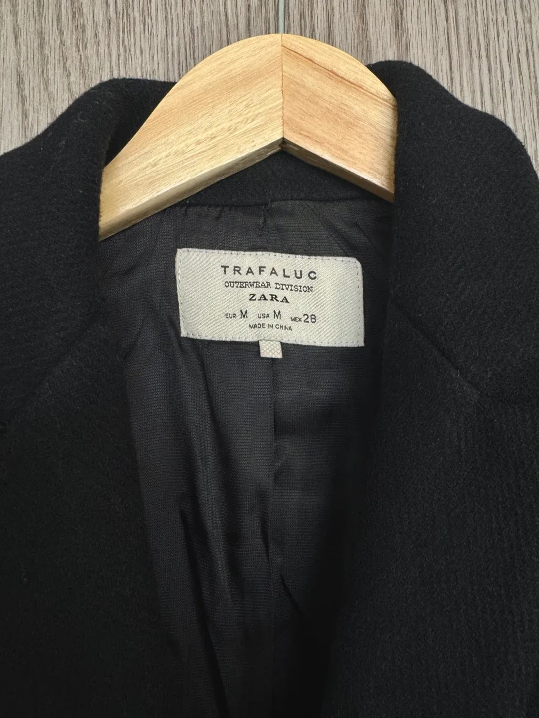 ZARA Trafaluc Cropped Black Blazer – Gold Button Detail image indicator(6)