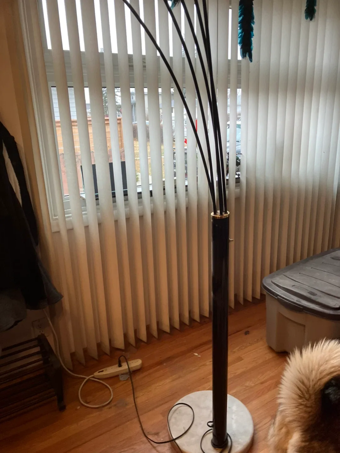 Modern Black Arc Floor Lamp image indicator(2)