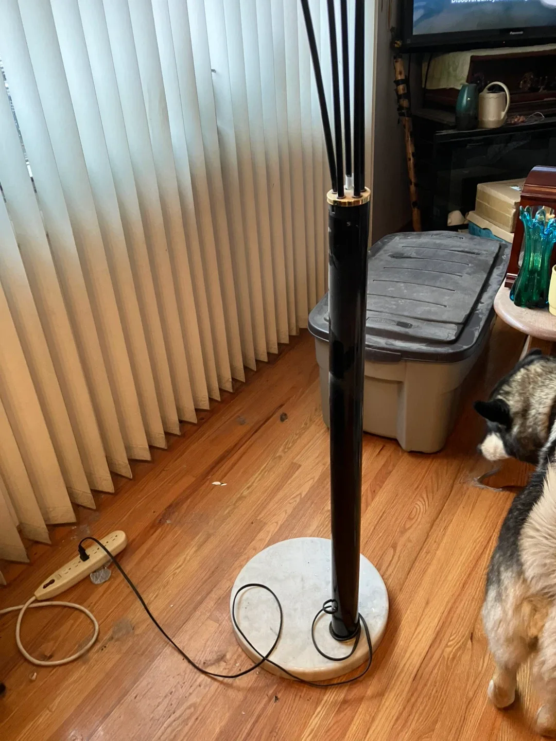 Modern Black Arc Floor Lamp image indicator(3)