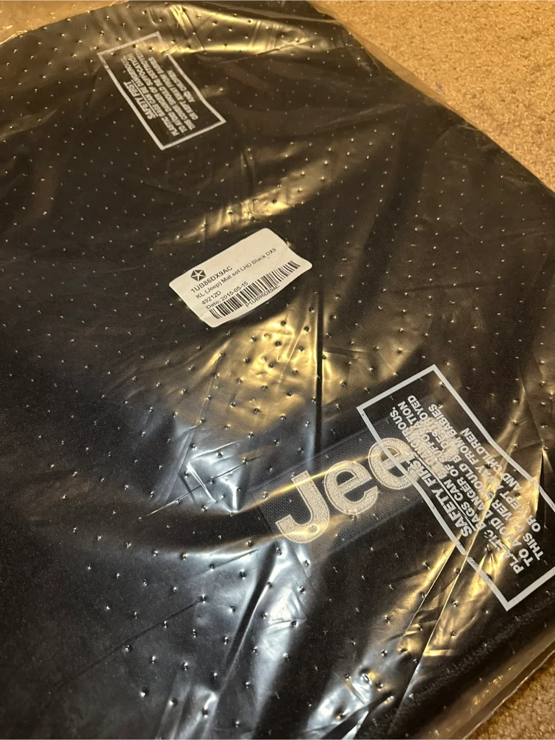 2015-2023 Jeep Cherokee Carpeted Floor Mats image indicator(2)