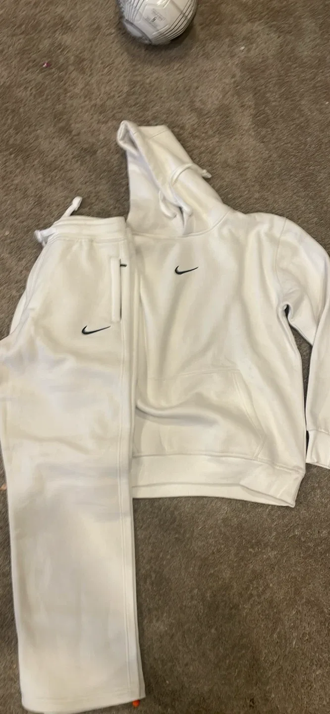 Nike White Tracksuit - New with Tags image indicator(3)
