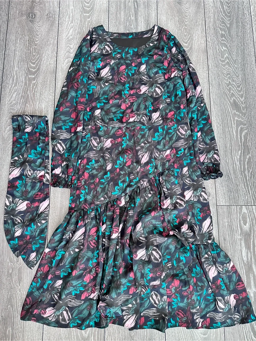 Selling Great Condition Dresses and Skirts!!! image indicator(3)