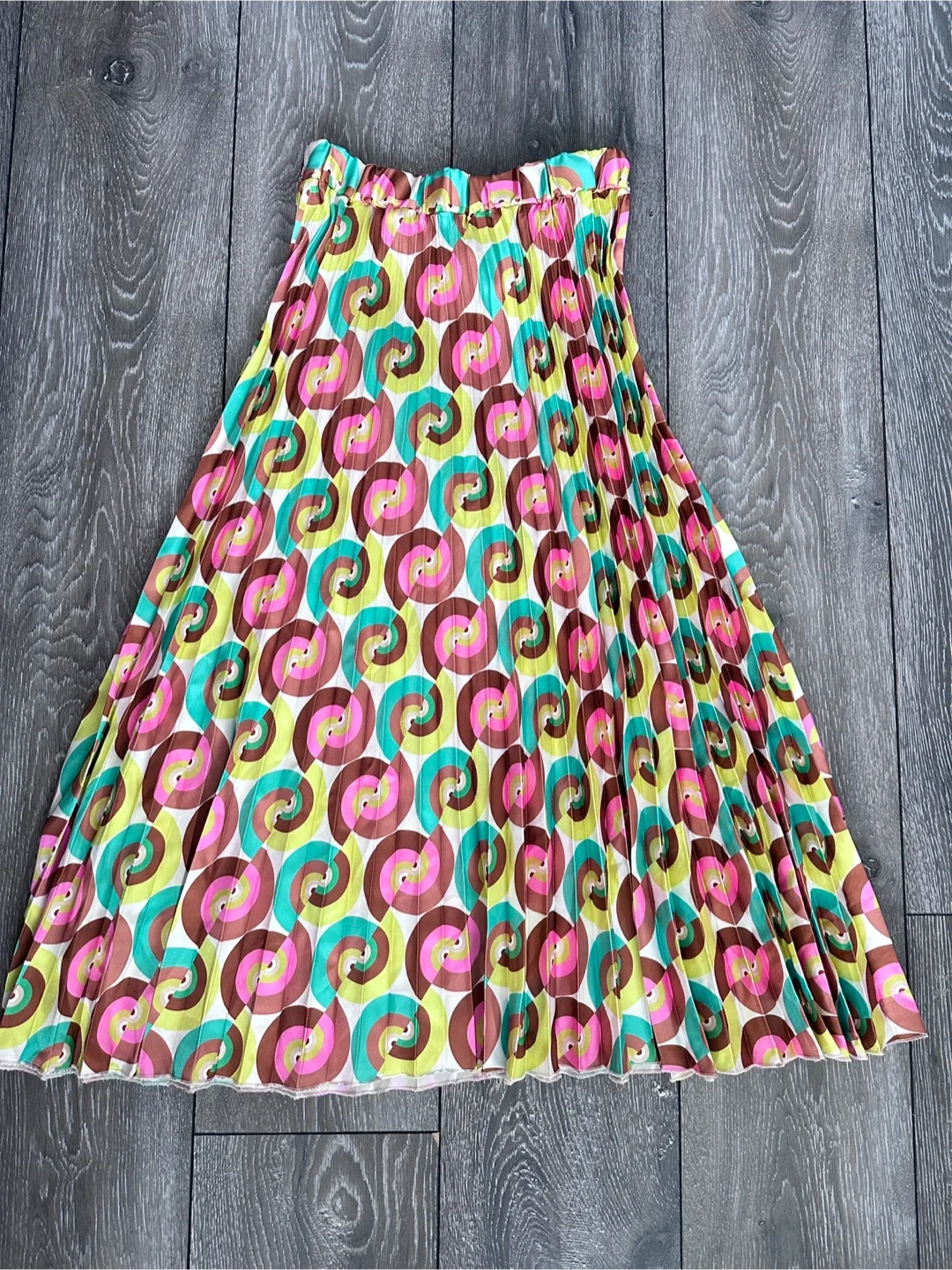 Selling Great Condition Dresses and Skirts!!! image indicator(4)