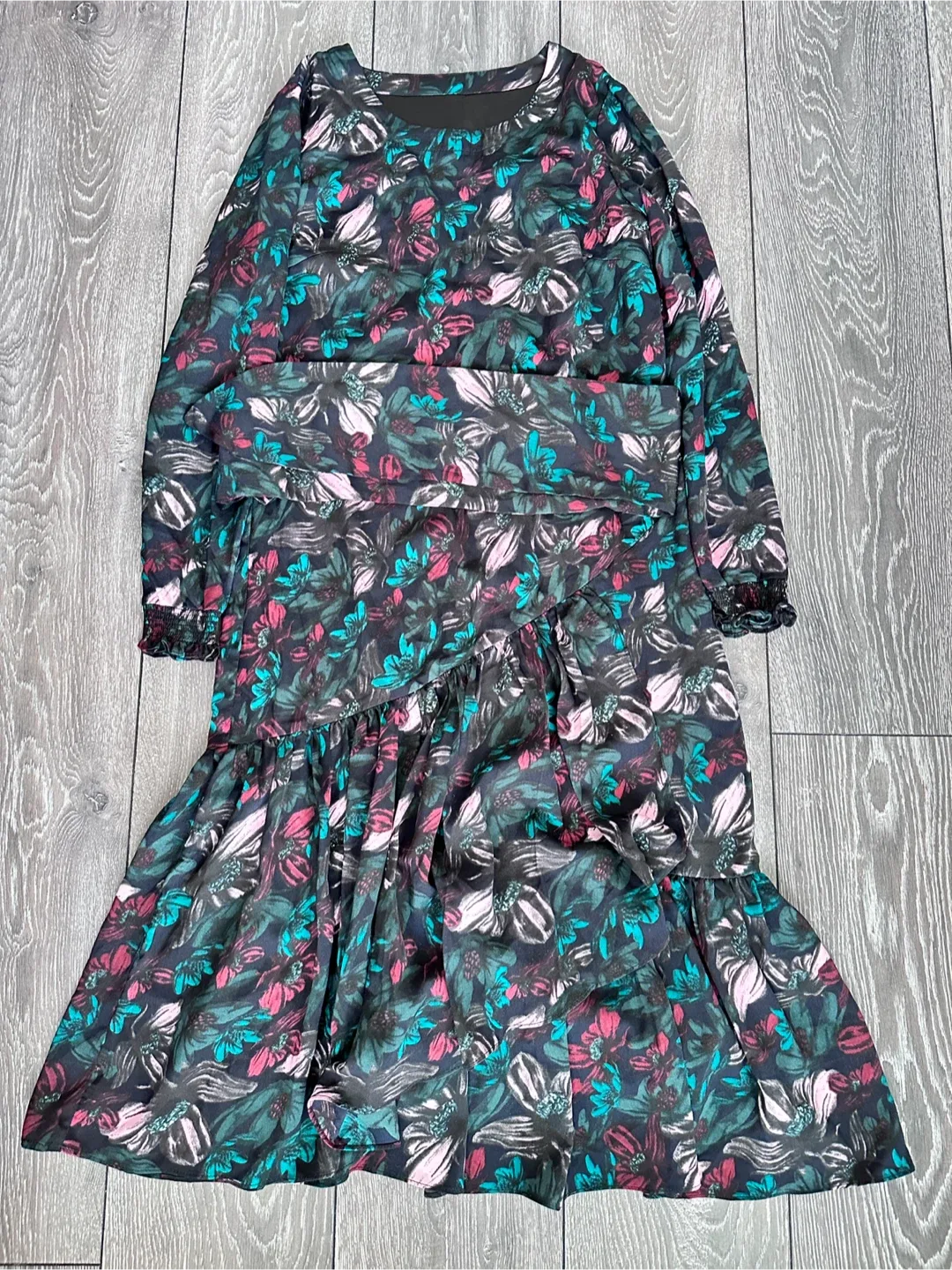 Selling Great Condition Dresses and Skirts!!! image indicator(2)