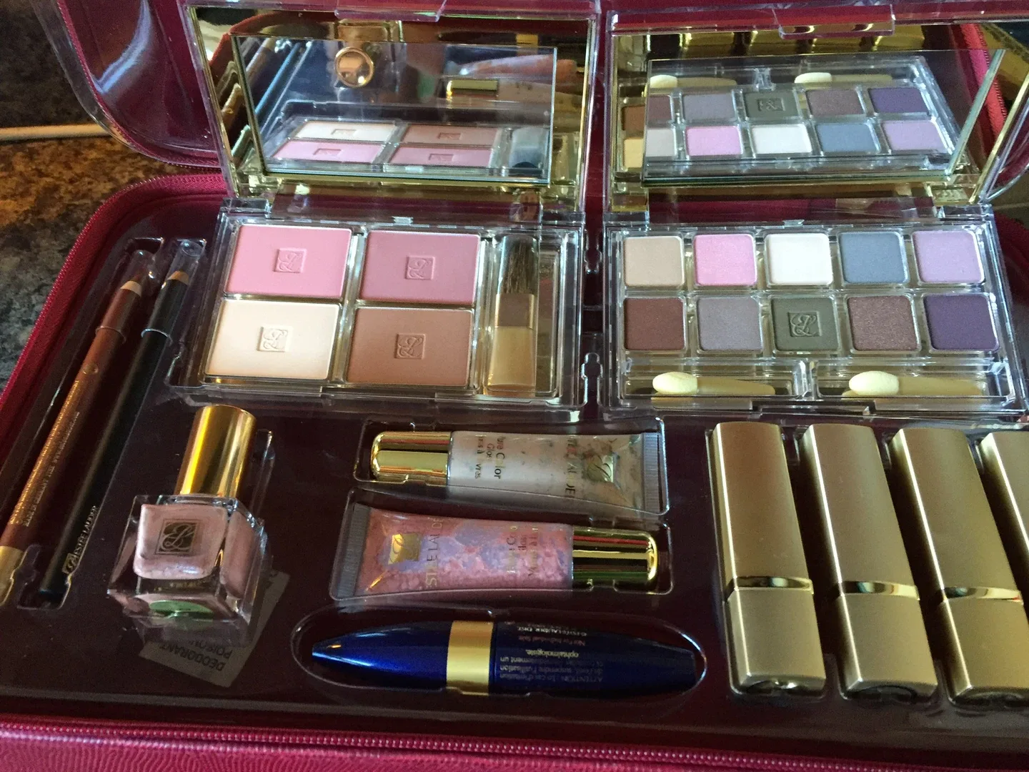 Estee Lauder Makeup Set with Case image indicator(3)