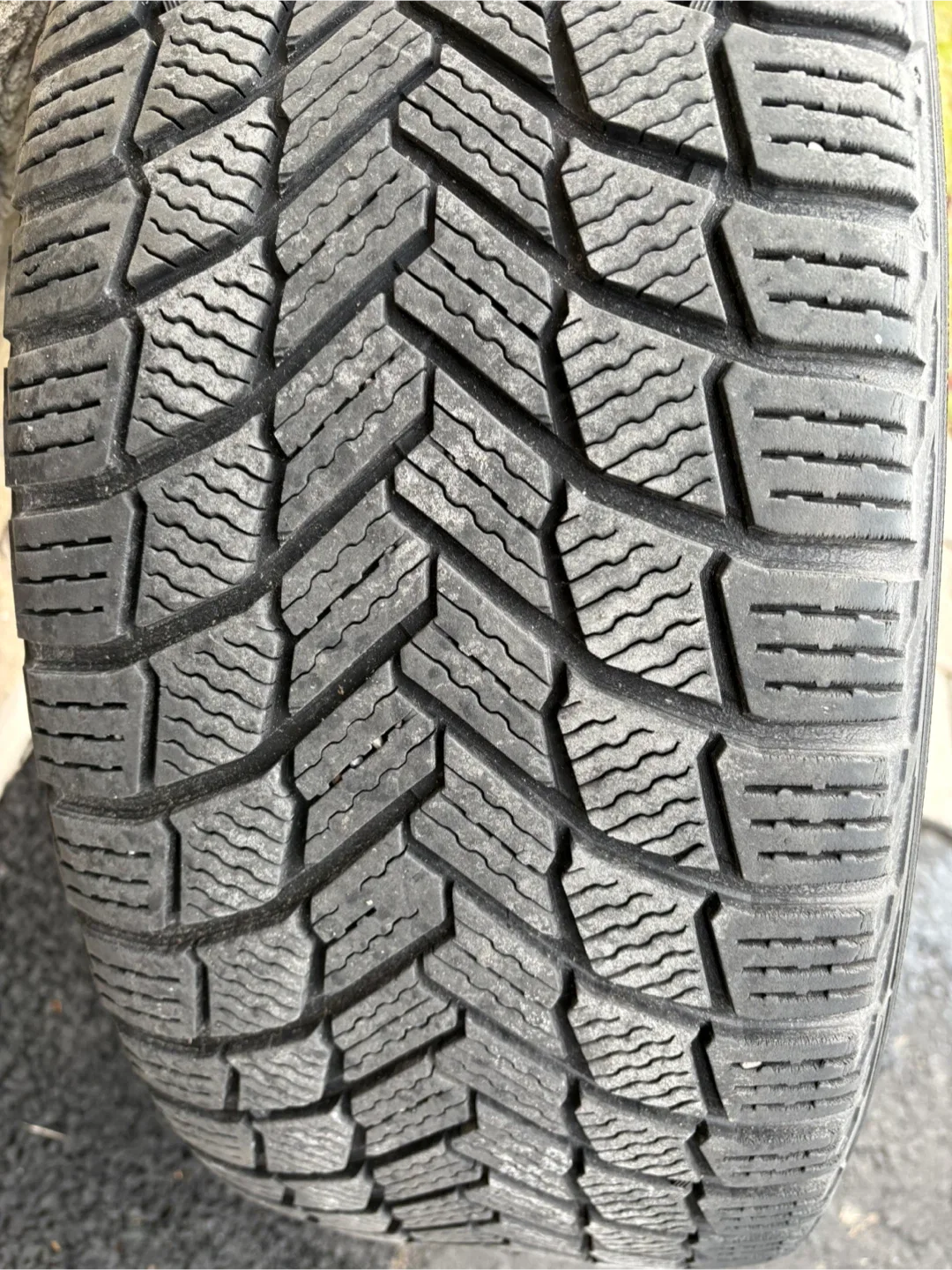 Michelin X-Ice 235/45R18 Winter Tires on DRW Rims image indicator(5)