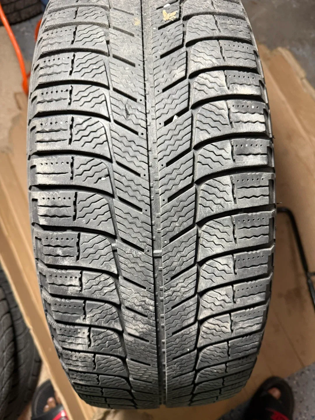 Toyota Corolla Winter Tires w Steel Rims image indicator(4)