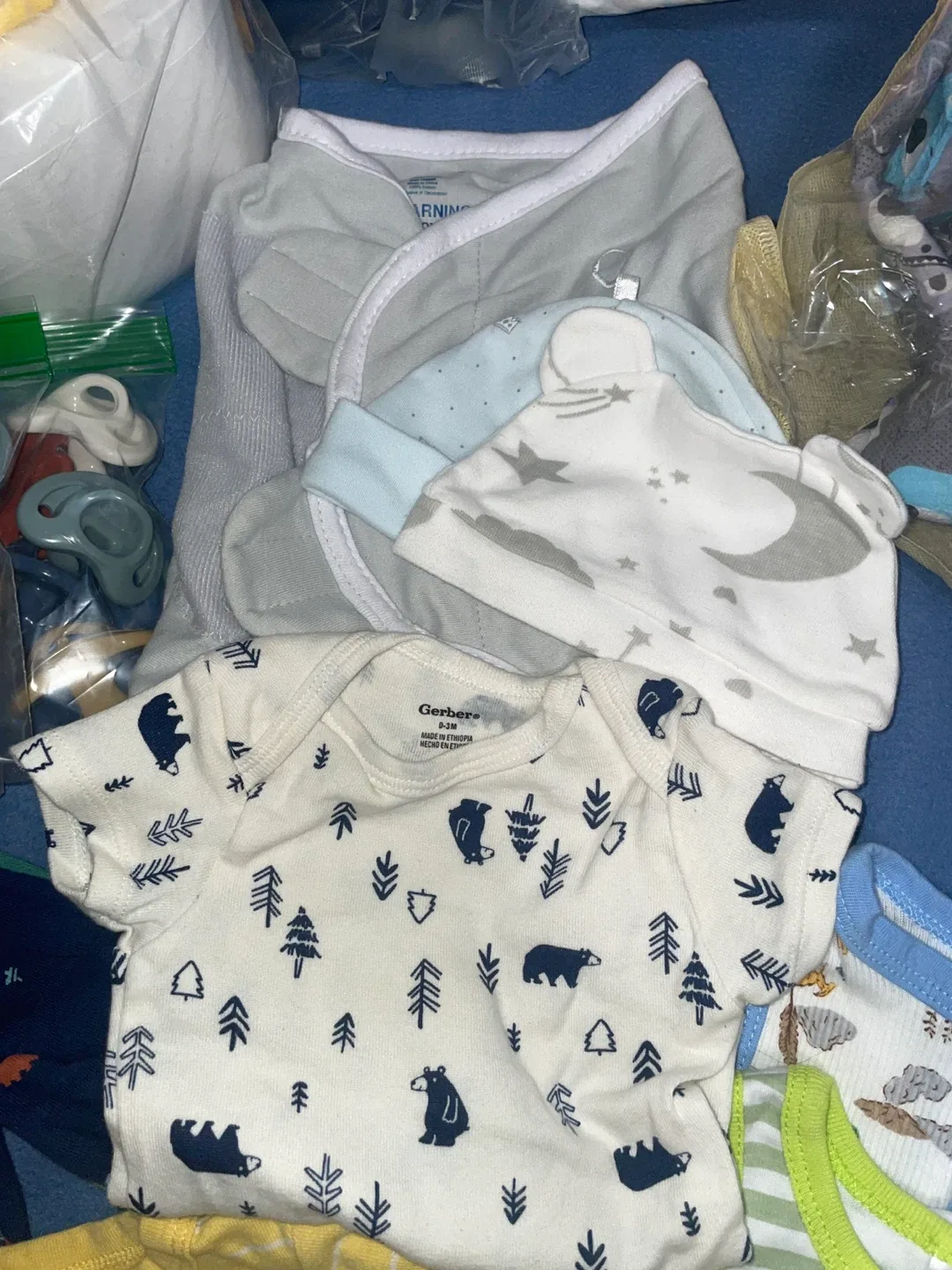 $350 valued Baby stuff bundle - Medela Pump In Style image indicator(6)