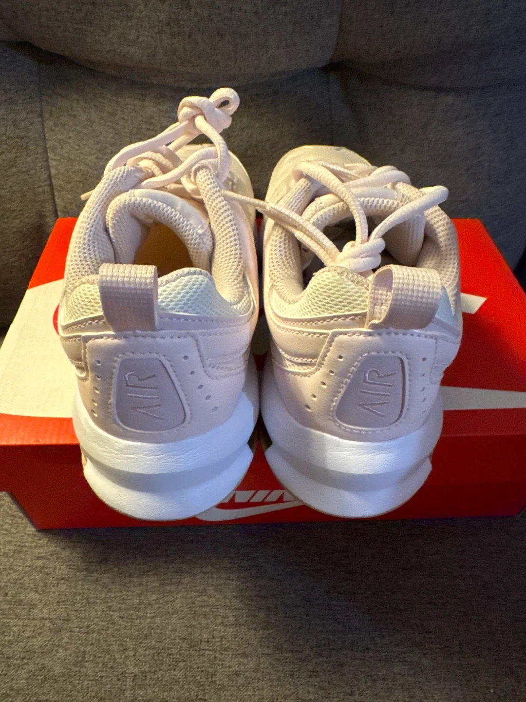 Nike Air Max AP Women's Size 8.5 image indicator(4)