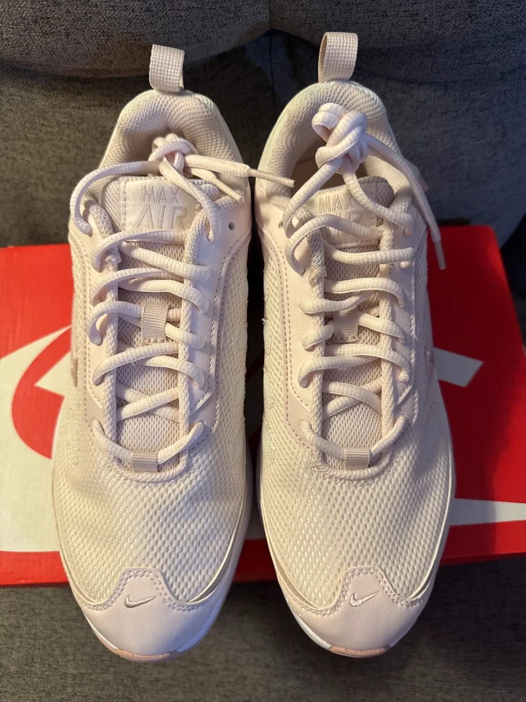 Nike Air Max AP Women's Size 8.5 image indicator(2)