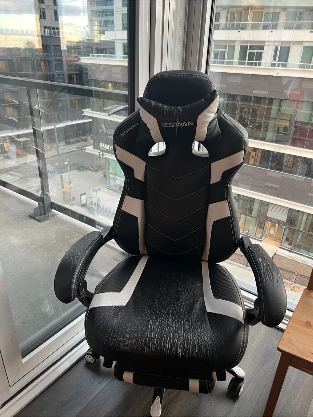 Reclining Gaming Chair – (Pickup at Liberty Village)