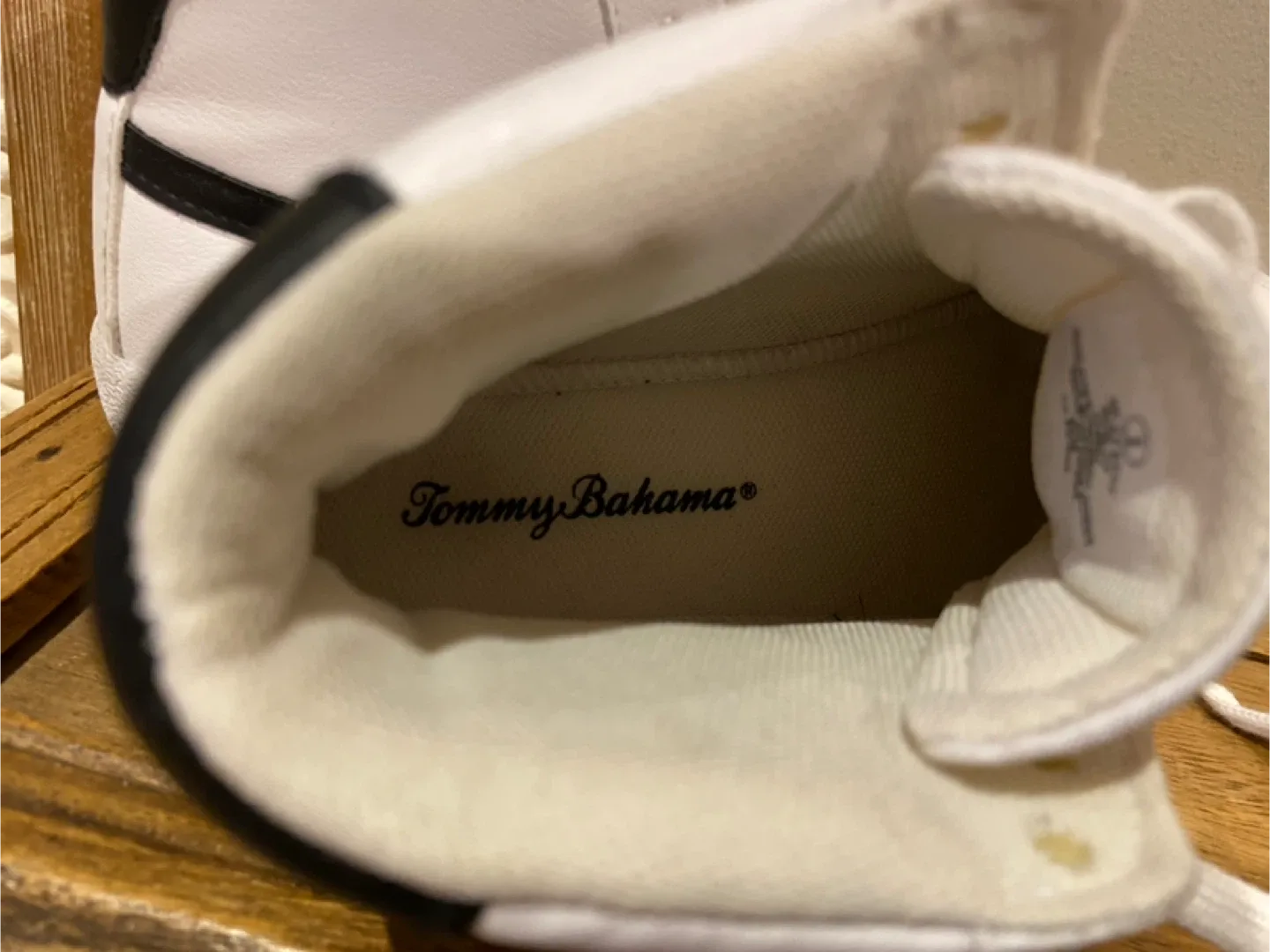 Tommy Bahama High Top Running Shoes Boys Size 1 image indicator(2)