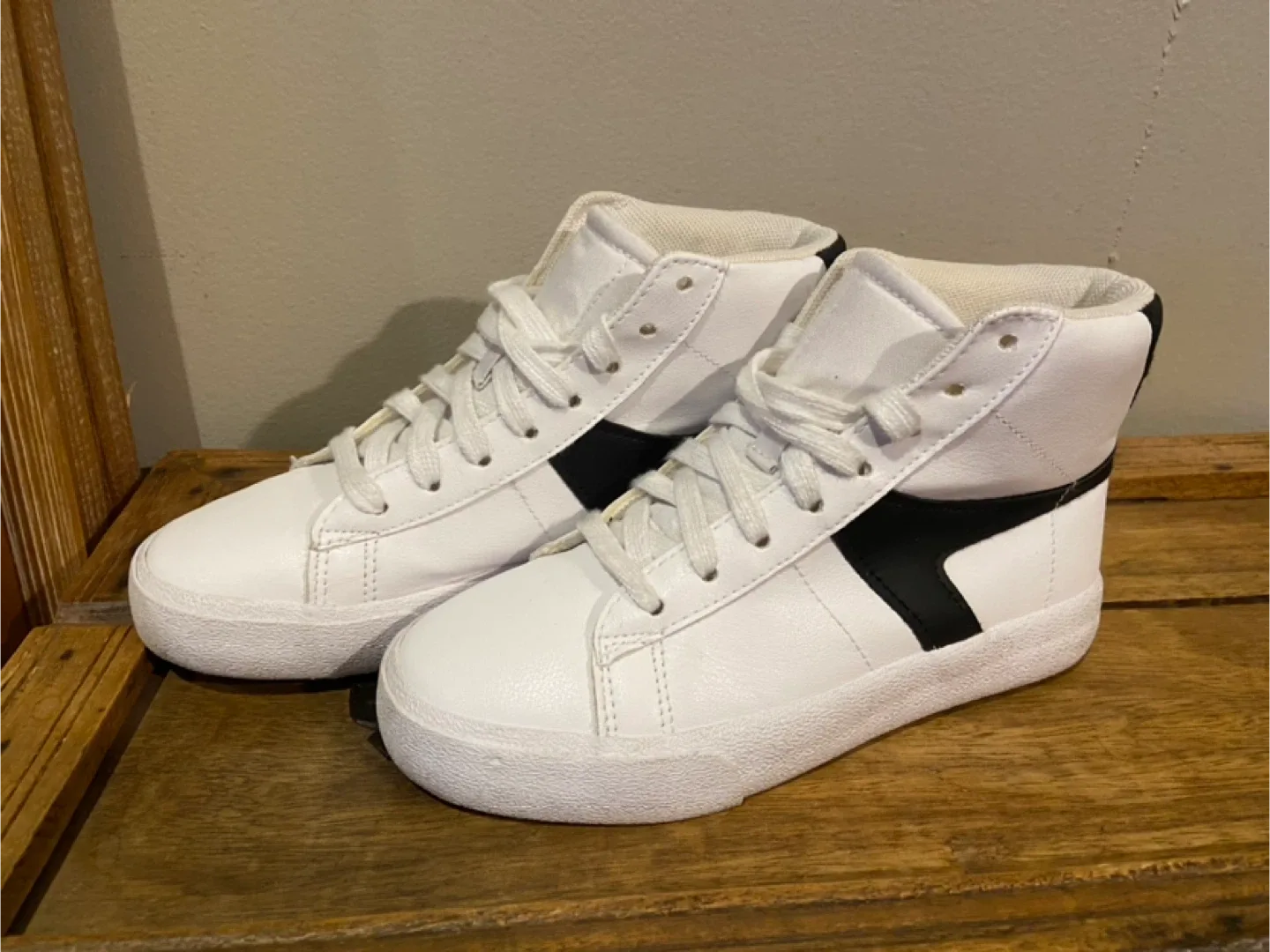 Tommy Bahama High Top Running Shoes Boys Size 1