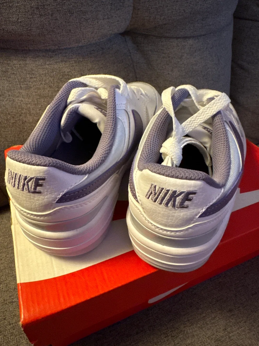 Nike Gamma Force Women's White/Purple, Size 7 image indicator(4)