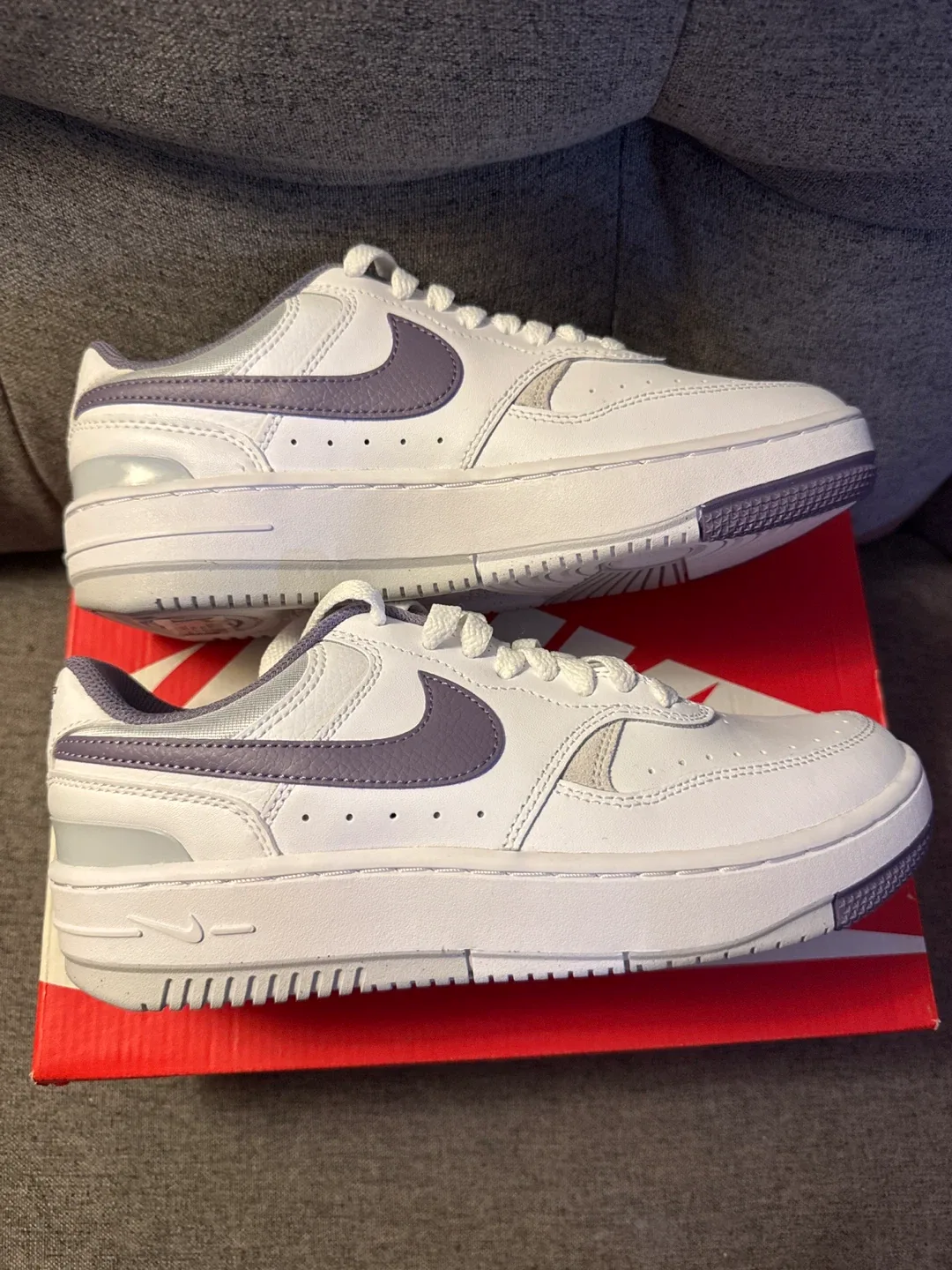 Nike Gamma Force Women's White/Purple, Size 7 image indicator(3)