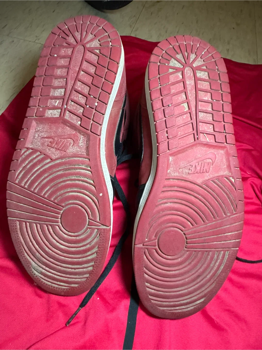 Nike Air Jordan 1 High, US 11 image indicator(3)