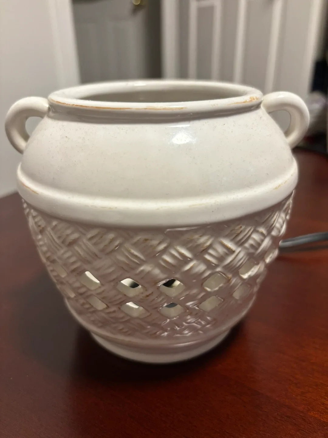 White Ceramic Light image indicator(2)