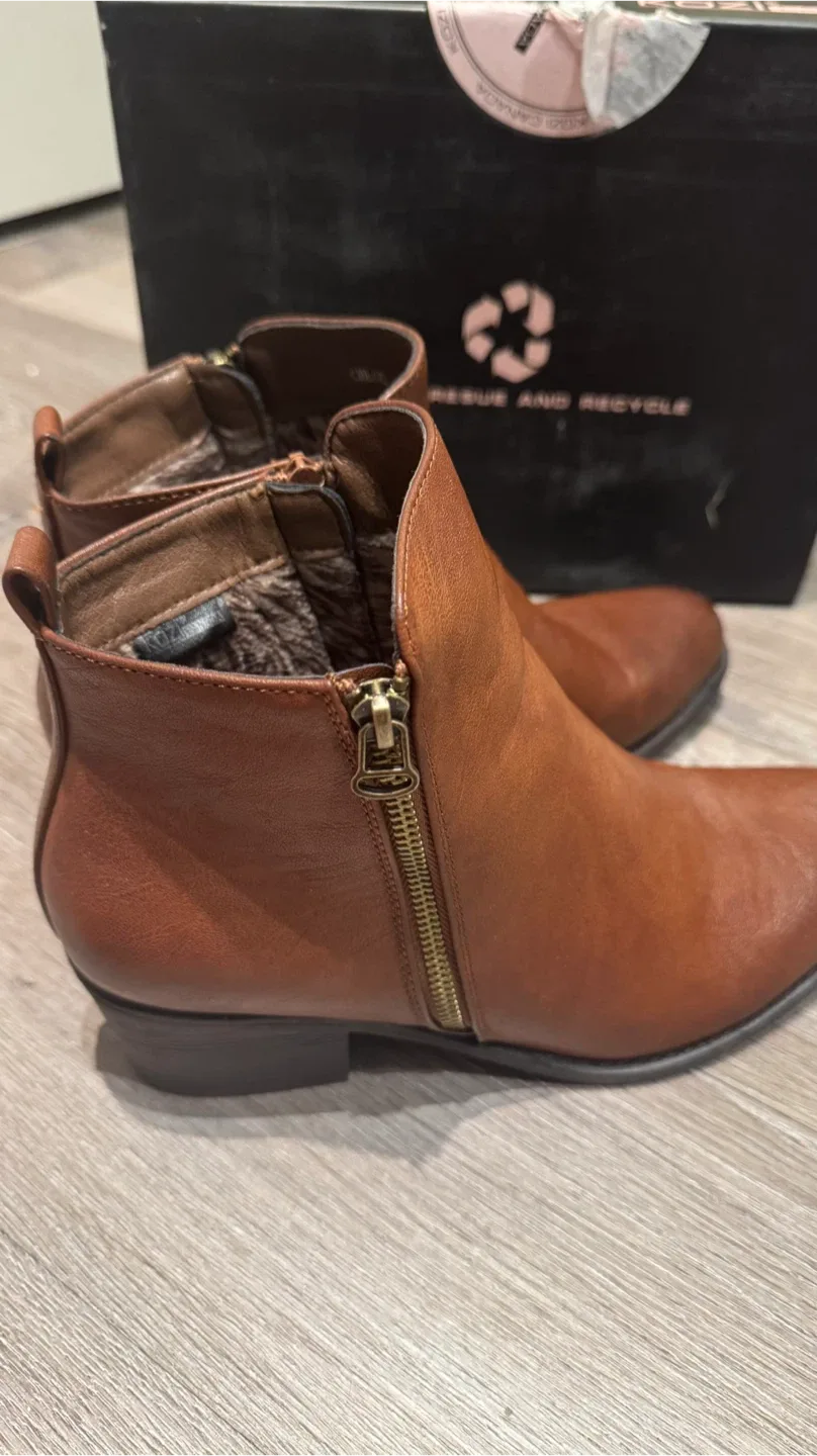 Kozi Canada Brown Ankle Boots