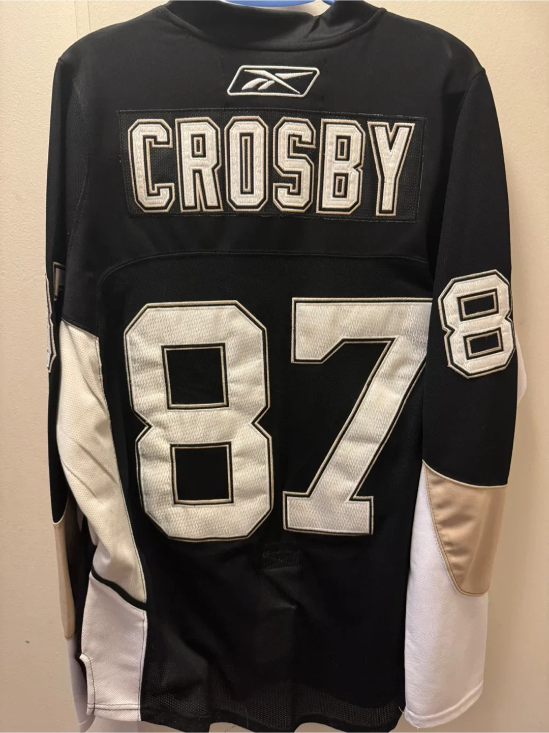 (3) NHL Jerseys image indicator(5)