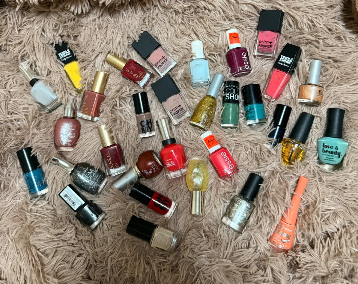 Mixed Lot of Nail Polish image indicator(2)