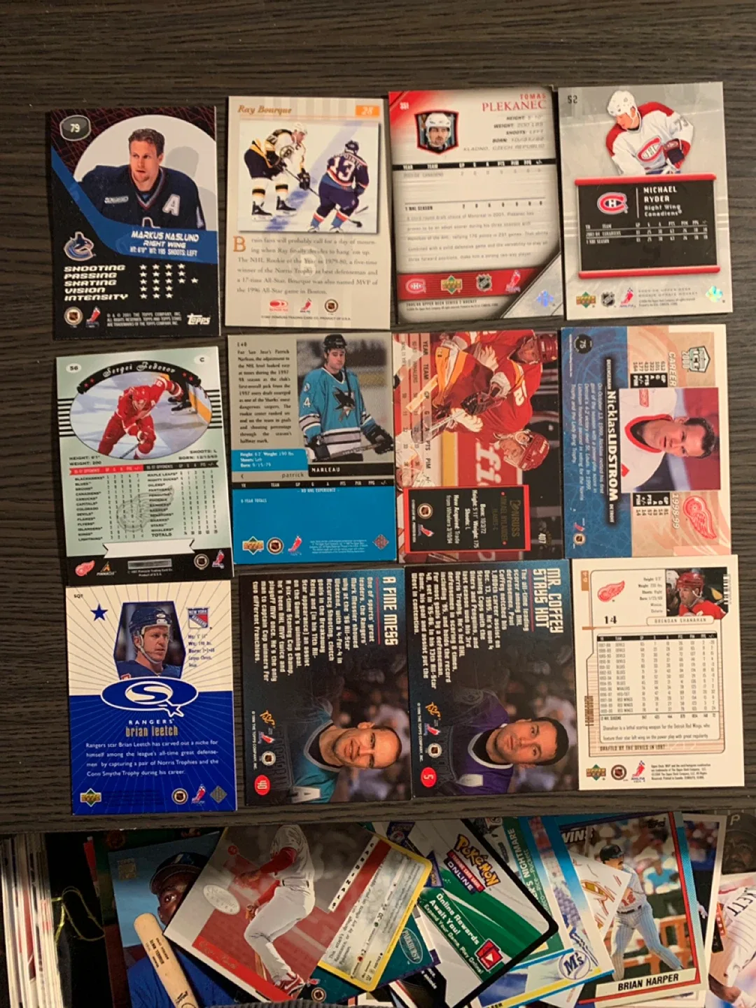 Mixed Lot of Hockey Trading Cards image indicator(2)
