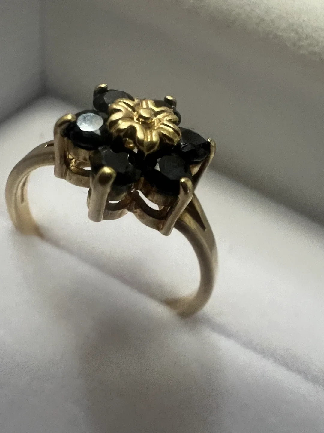 14 k Gold Flower Ring with sapphires
