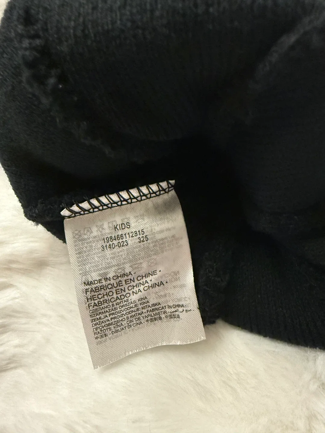 Nike Kids Black Beanie & Gloves Set - New! image indicator(4)