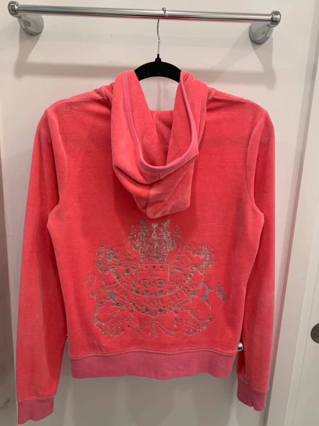 🩷🎀 Juicy Couture Pink Velour Hoodie - Size L 🩷🎀 image indicator(2)