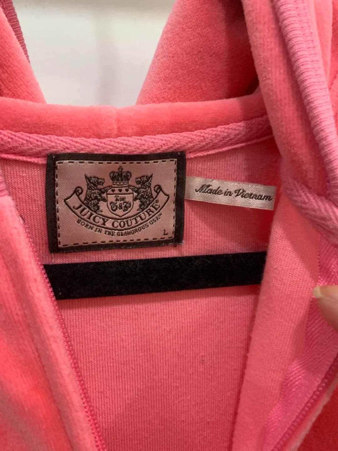 🩷🎀 Juicy Couture Pink Velour Hoodie - Size L 🩷🎀 image indicator(4)