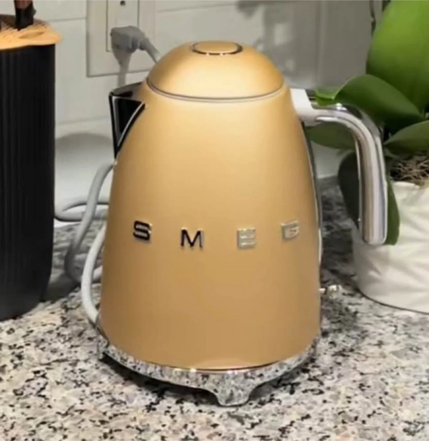 SMEG Kettle - Champagne Gold