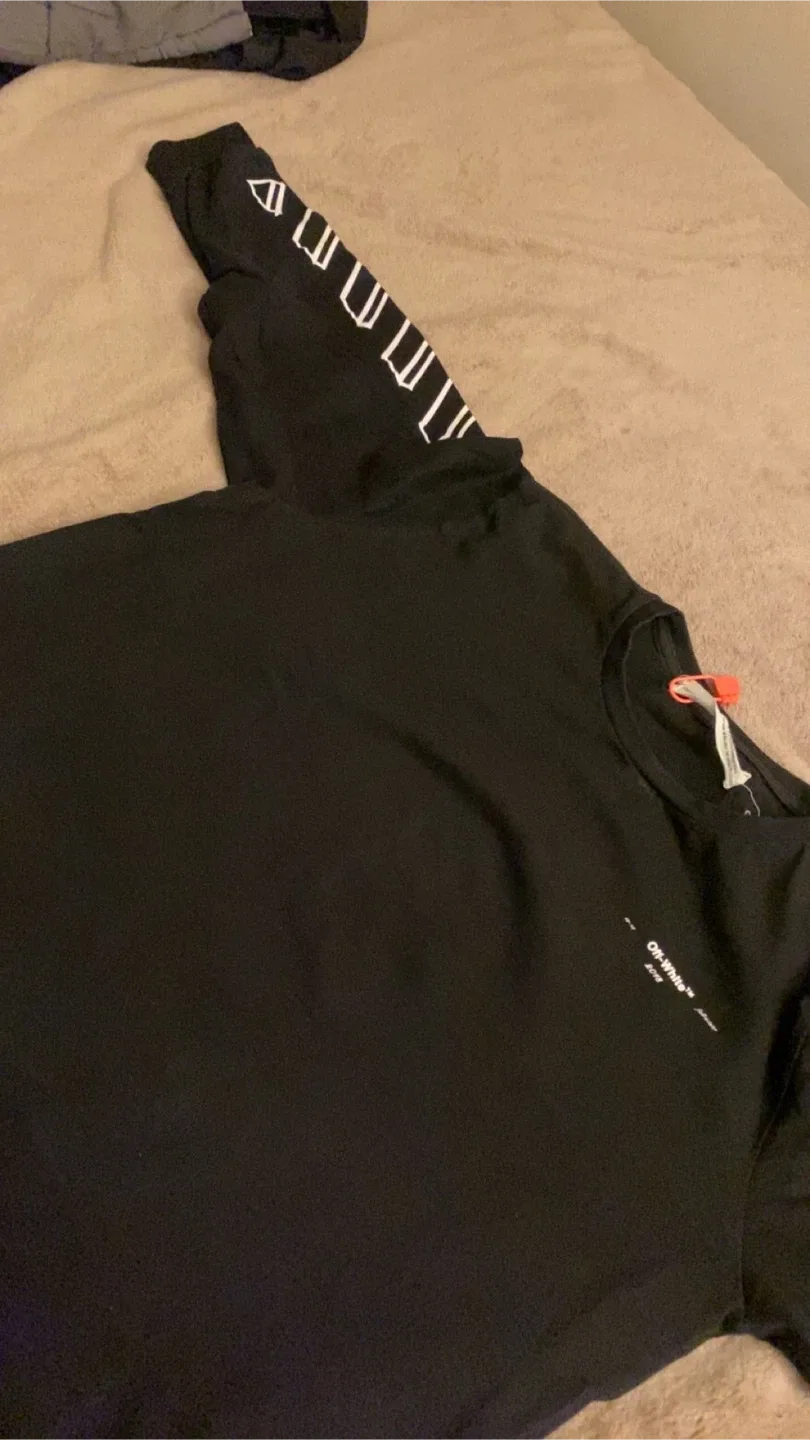 Off-White Black T-Shirt image indicator(3)