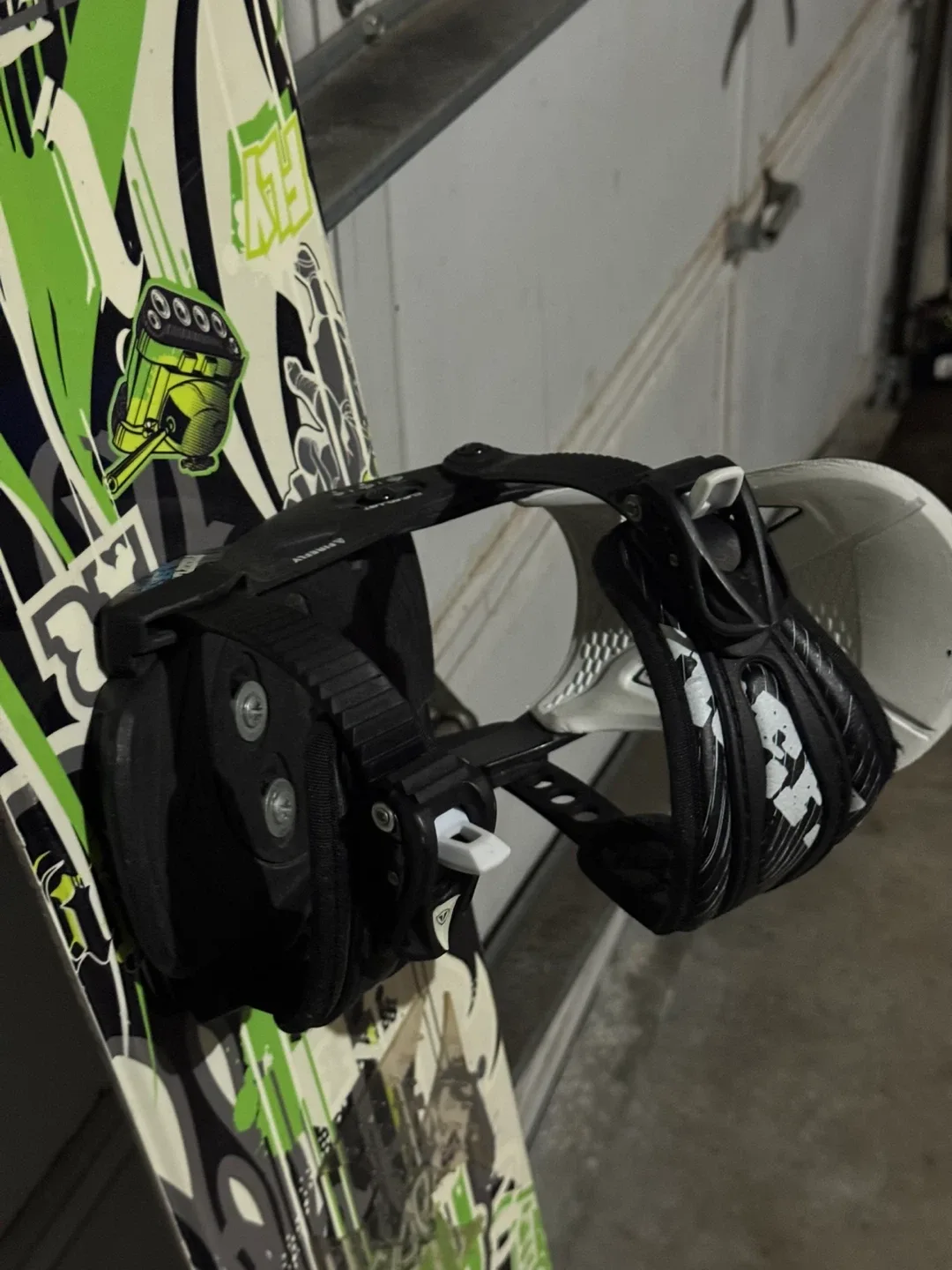 Firefly Snowboard + Ride Bindings – Great Starter Setup image indicator(2)