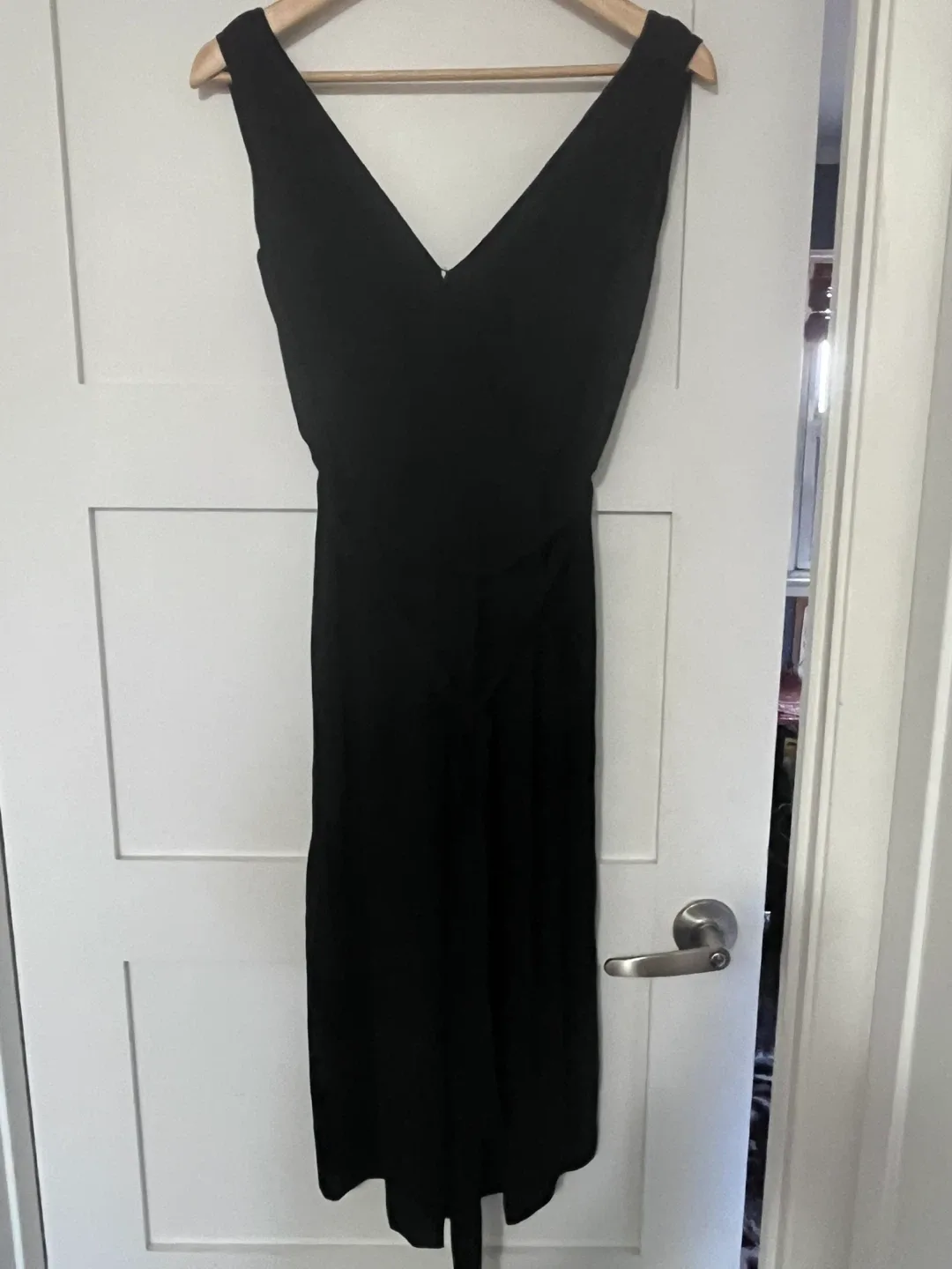 Black V-Neck Babaton Wide Pant Dress image indicator(4)