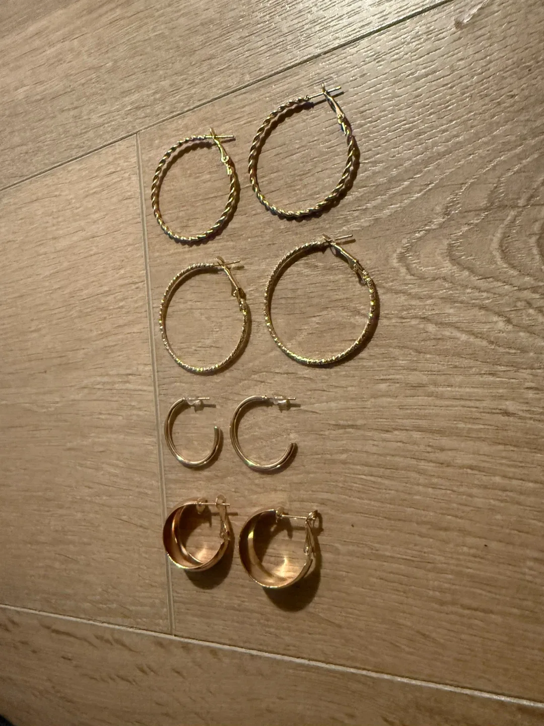 Set of Gold Hoop Earrings image indicator(3)