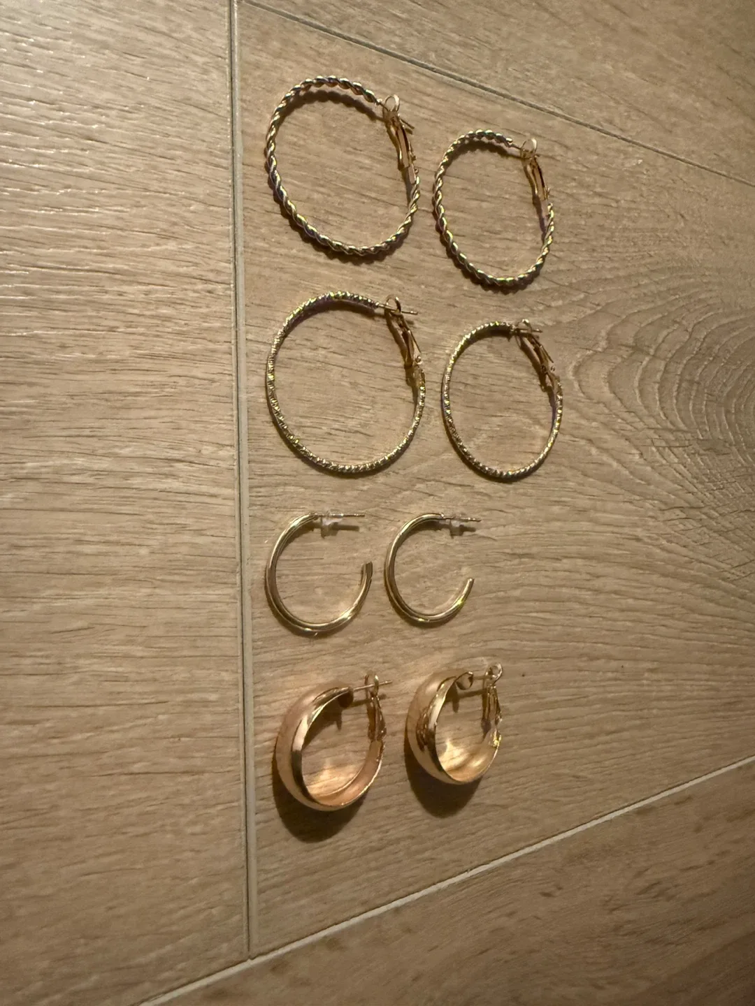 Set of Gold Hoop Earrings image indicator(2)